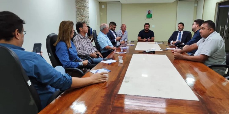 Federação dos Municípios de Sergipe discute dívidas de precatórios durante reunião com gestores municipais