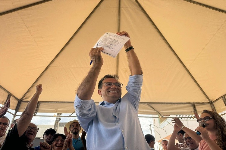 Ordem de serviço para pavimentação asfáltica do bairro Oviêdo Teixeira é assinada; obras já foram iniciadas