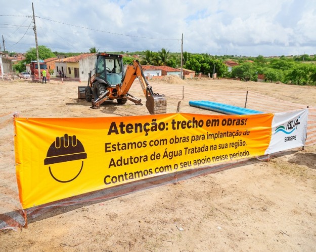 Moradores de Poço Redondo comemoram início das obras da Adutora do Curralinho