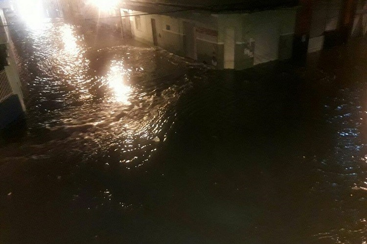 Chuva provoca pontos de alagamento na cidade de Itabaiana