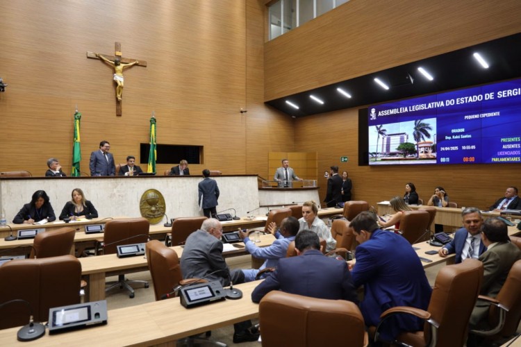 Indicações solicitam remédios, concurso público e pavimentação de rodovia