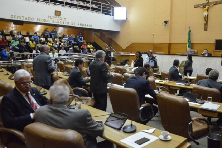 Projeto que versa sobre o 13º salário dos servidores é aprovado na Assembleia