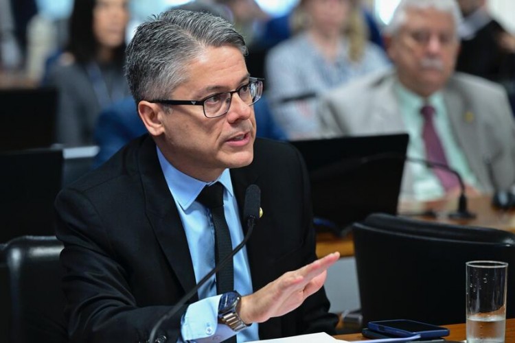 Alessandro defende justiça tributária e equilíbrio econômico durante debate com ministro Haddad no Senado