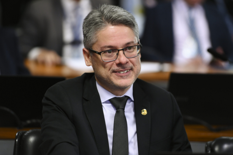 Pesquisa do IFP mostra Alessandro Vieira na liderança para o Senado em Sergipe