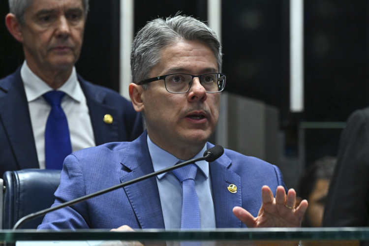 Alessandro Vieira celebra promulgação da PEC da Sustentabilidade Fiscal
