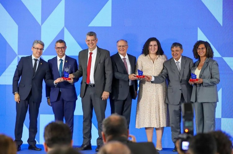 Senador Alessandro celebra conquista: Sergipe é 1º lugar em prêmio nacional de combate à desigualdade