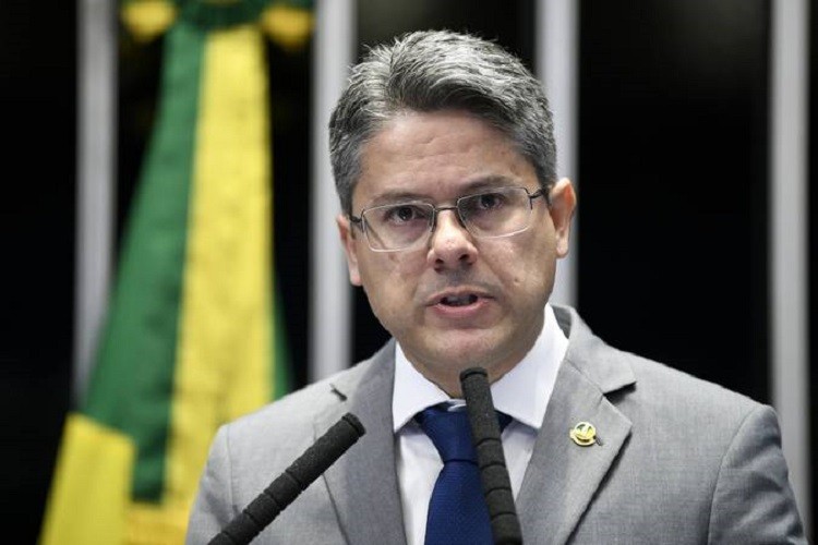 Alessandro dispara contra Bolsonaro: "não se governa da caçamba de uma pick-up e lidera mentindo para as pessoas"