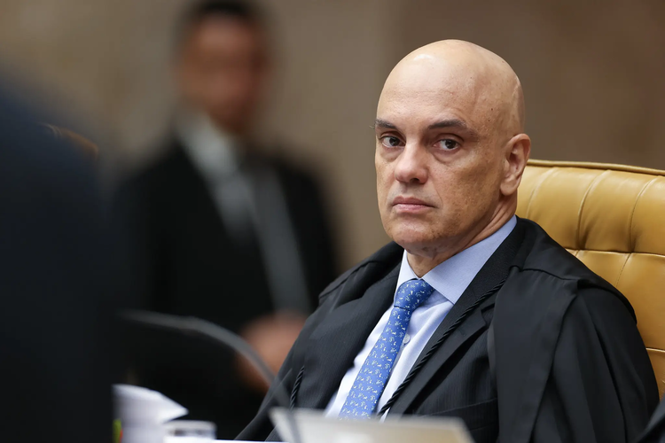 Advogado grita e é detido por desacato durante julgamento sobre Bolsonaro no STF