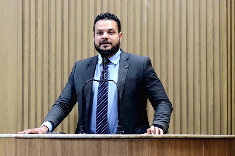 Anderson de Tuca destaca reajuste dos servidores e defende piso dos professores