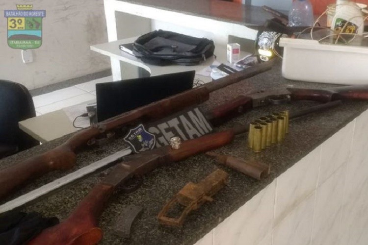 PM prende suspeito com armas de fogo em povoado de Frei Paulo