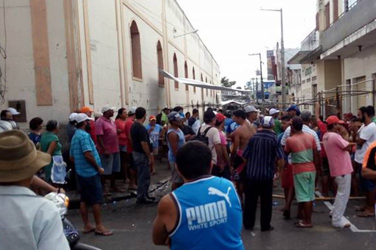 “A revolta das bancas”: Prefeitura enfrenta resistência na padronização da feira em Itabaiana