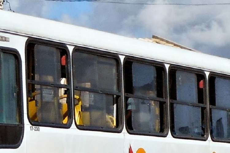 Dois suspeitos morrem ao tentar assaltar ônibus coletivo em Aracaju