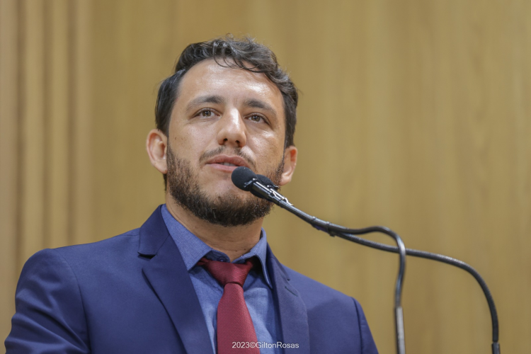 Vereador Camilo Daniel aciona PROCON, MP, CADE e Senacon contra aumento abusivo da gasolina em Aracaju