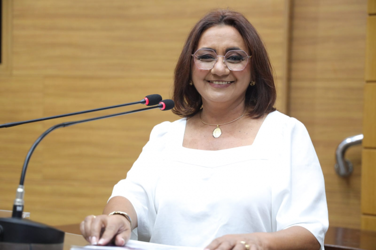 Carminha Paiva destaca Dia Estadual da Mãe Atípica