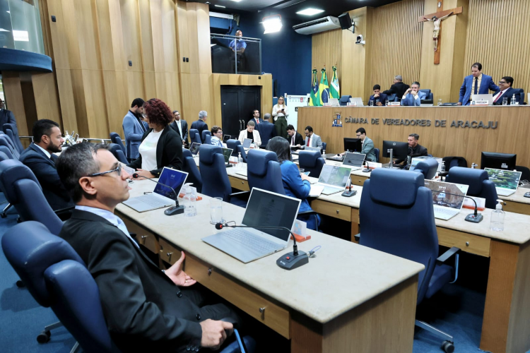 CMA aprova projeto de lei do Executivo que amplia vida útil dos veículos de transporte escolar