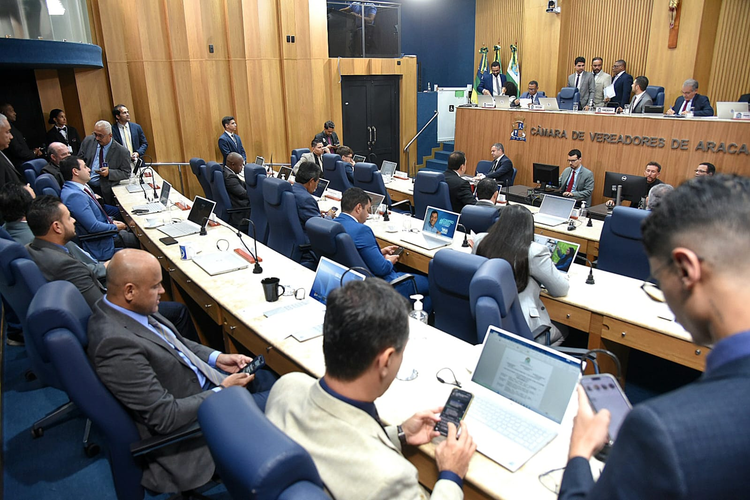 Vereadores retomam atividades com discursos firmes sobre democracia, saúde, educação e justiça social