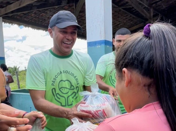 Zominho faz história em Campo do Brito com a distribuição de 4 toneladas de peixe e cestas básicas