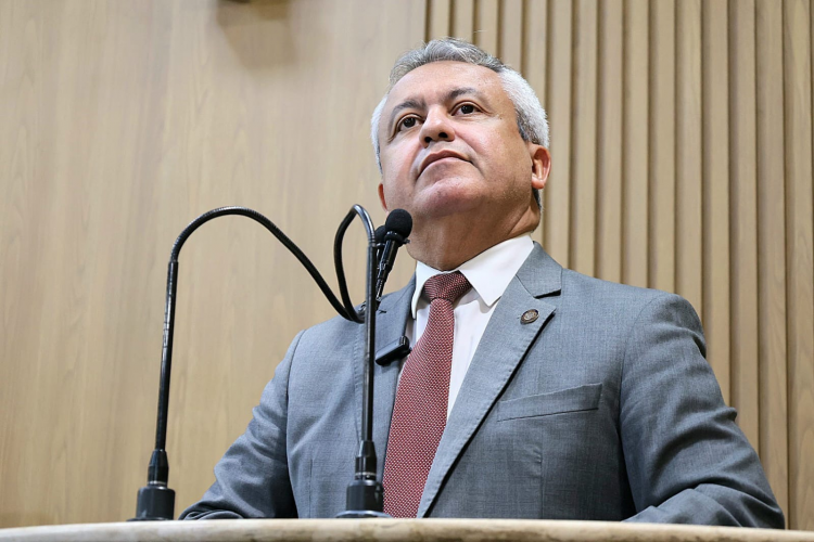 Elber denuncia suspensão de contrato de TI e nova dispensa de licitação na gestão Emília Corrêa