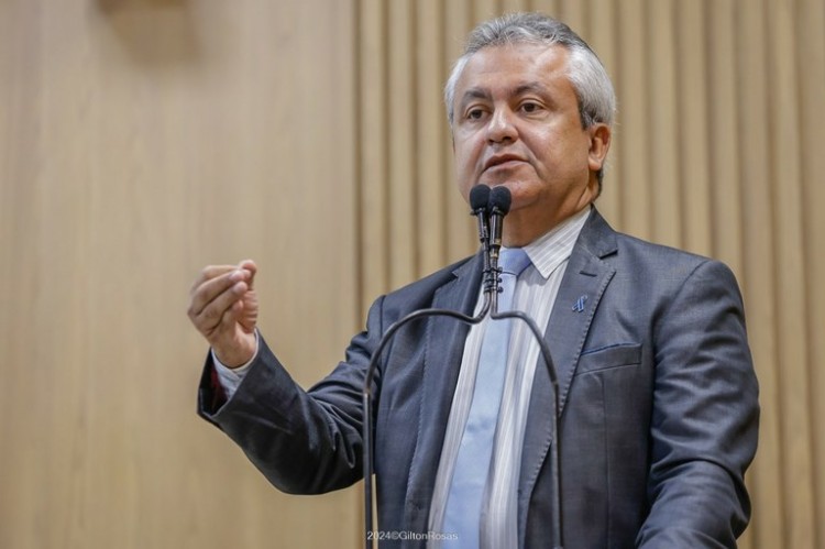 Elber reage a ataques com a propriedade de quem faz o melhor mandato parlamentar em Sergipe