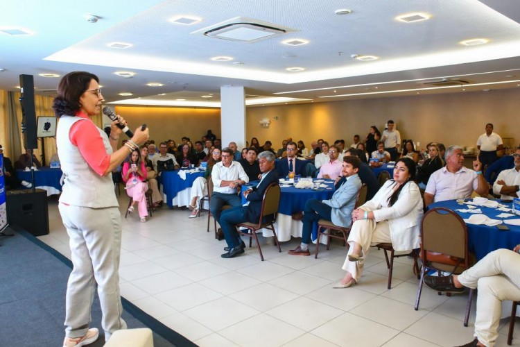 Prefeita Emília Corrêa: “Nestes 100 dias, fizemos uma série de ações que não foram realizadas em oito anos”