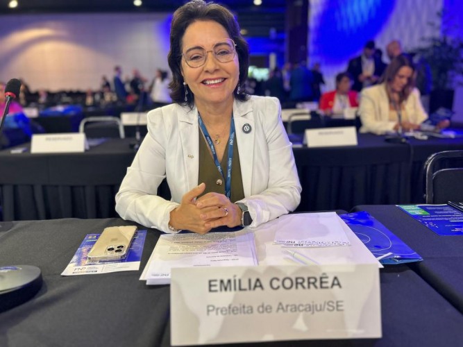 Em Brasília, Emília Corrêa representa Aracaju na reunião da Frente Nacional de Prefeitas e Prefeitos