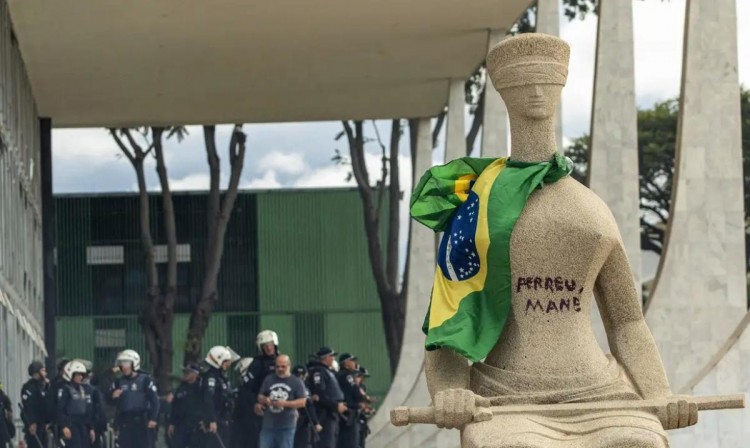 STF julgará no dia 25 de abril mulher que pichou estátua A Justiça
