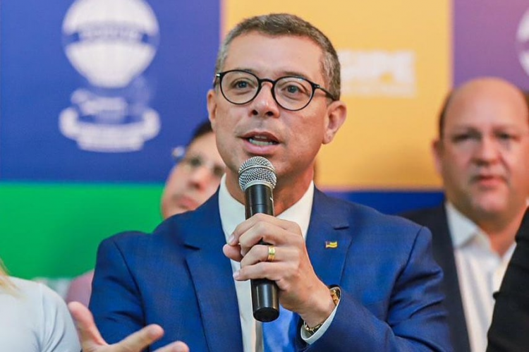 “Político já é blindado demais”, dispara Fábio sobre PEC da Blindagem; governador também afirma ser contra PL da Anistia