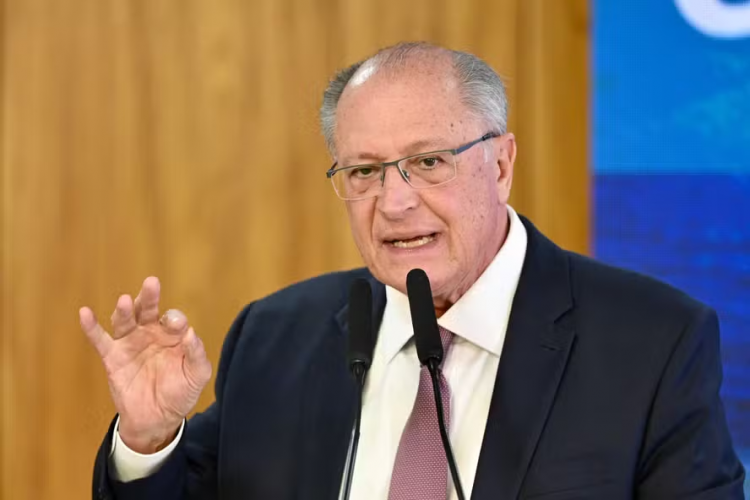 Plano de contingência ao tarifaço deve sair até terça, diz Alckmin