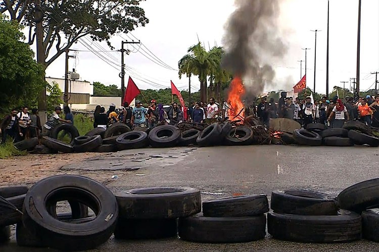 REFORMA TRABALHISTA E PREVIDENCIÁRIA: manifestantes fecham rodovias em SE