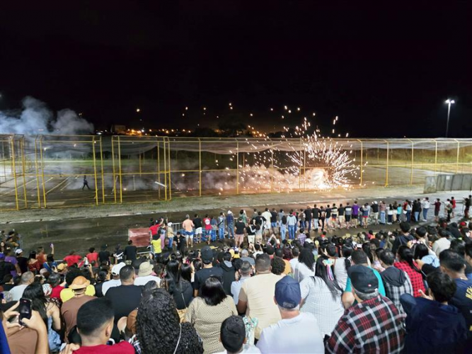 Noite de concurso de espadas e buscapés agita o São João em Estância