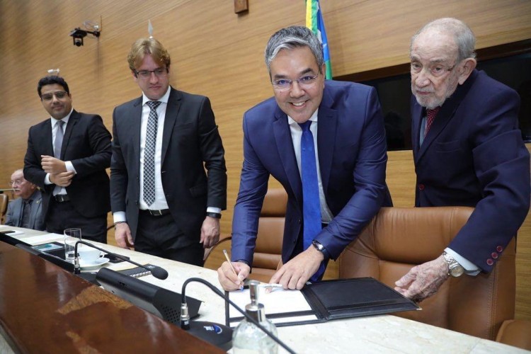 Sérgio Reis é empossado deputado estadual na Assembleia Legislativa de Sergipe