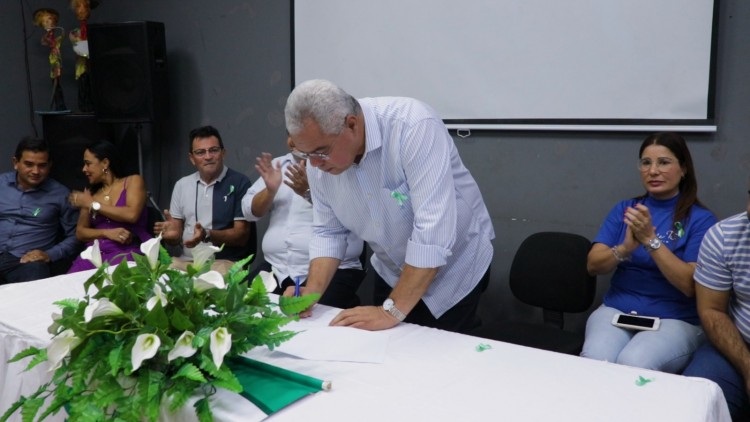 Prefeito Padre Inaldo assina decreto de criação de Comissão de Proteção Animal durante I Fórum de Defesa Animal de Nossa Senhora do Socorro