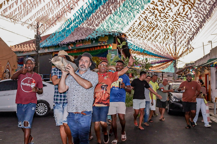 Vereador Isac participa da abertura dos festejos juninos em Aracaju na tradicional Rua São João com a Troca do Mastro
