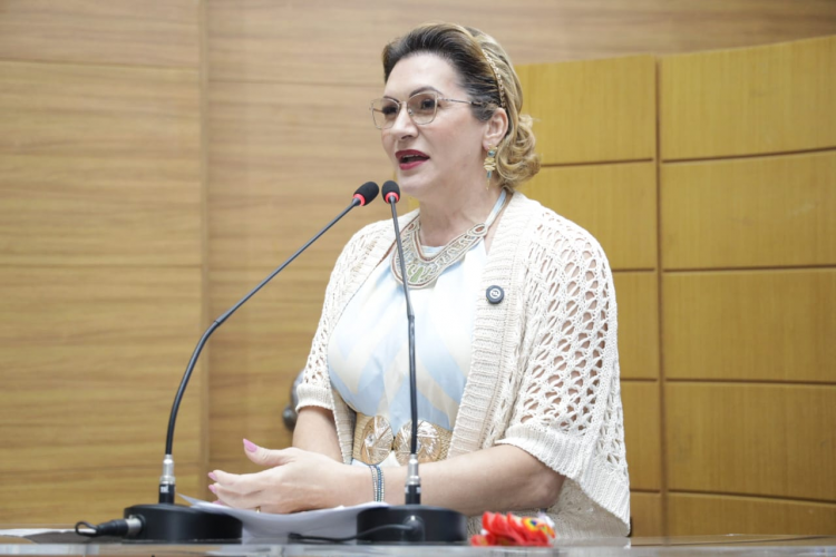 Linda Brasil celebra aprovação de direitos para pessoas com fibromialgia