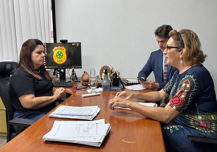 Após nova onda de ataques, deputada Linda Brasil apresenta dossiê e formaliza denúncias às autoridades