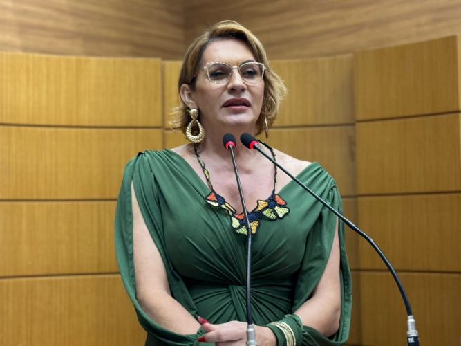 Três pessoas são indiciadas por transfobia e ameaça contra deputada