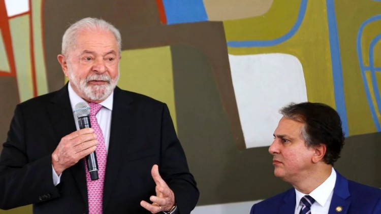 Governo Lula quer reavaliar pisos para gastos com saúde e educação