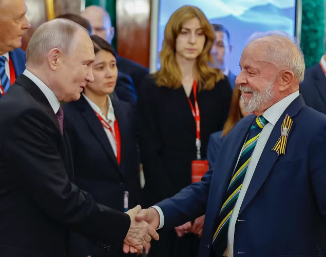 Lula faz reunião com Putin, defende relação com a Rússia e critica tarifaço de Trump