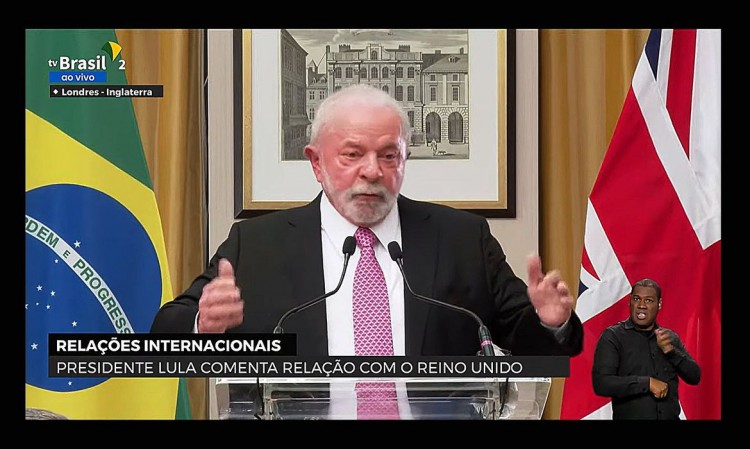 Lula volta a criticar juros: "Banco Central tem autonomia, mas não é intocável"