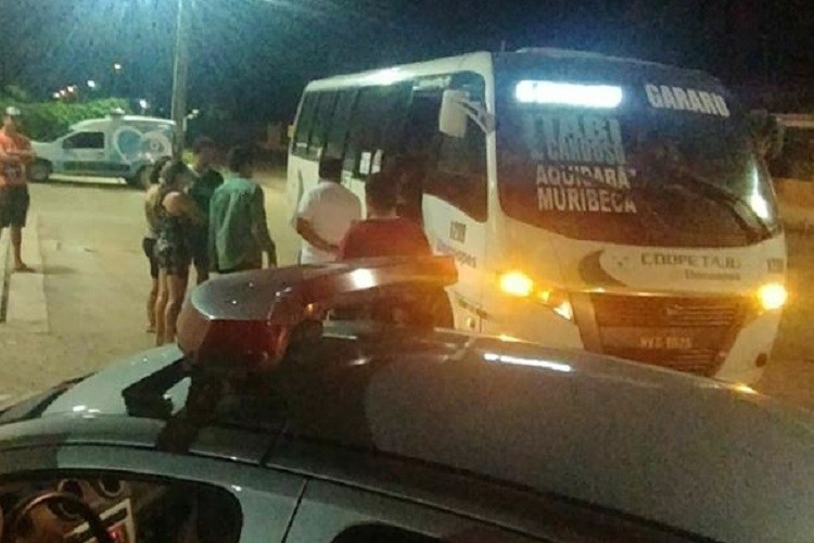 Criminoso rouba passageiros e atira em motorista de ônibus