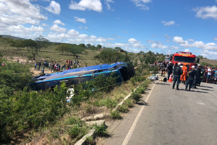 Perícia apura primeiros detalhes do acidente com ônibus em Poço Redondo