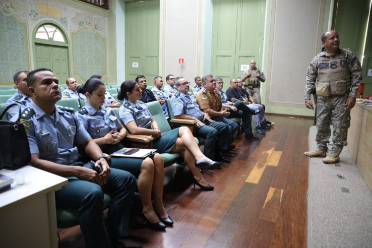 Alese realiza palestra sobre ‘Procedimentos Iniciais em Ocorrência com Artefatos Explosivos’