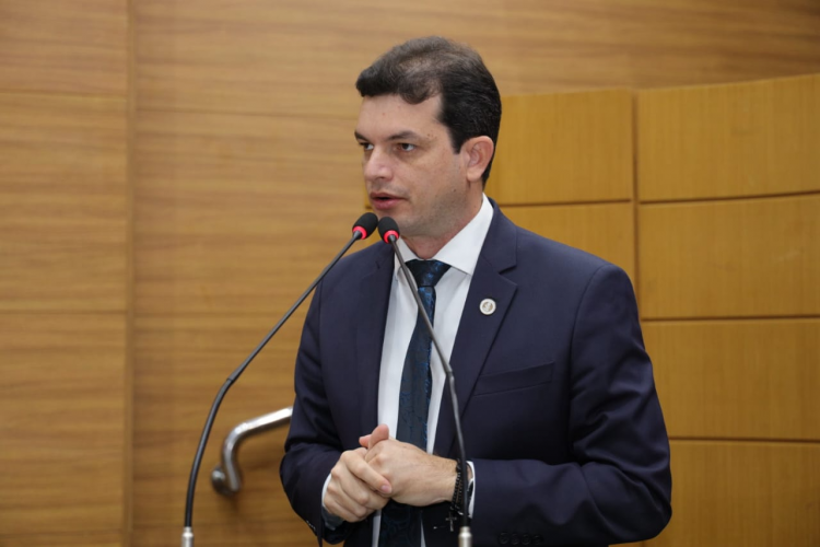 Paulo Júnior cobra votação de PL e agilidade nas obras da ´Casa da Mulher´