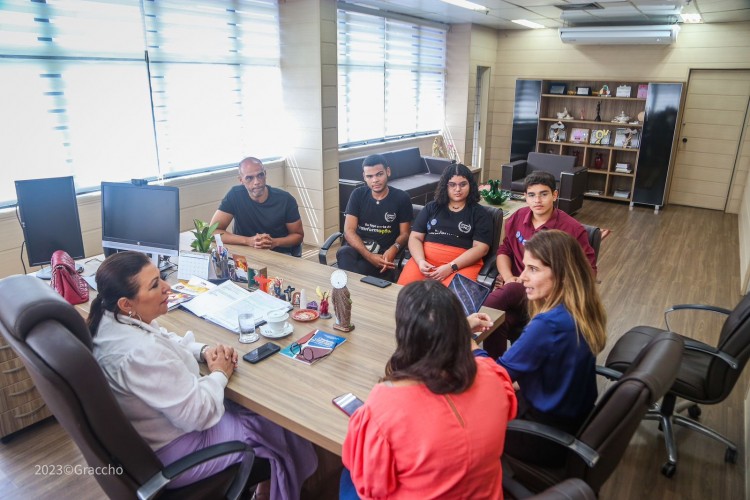 Conselheira Susana Azevedo discute novos projetos com professores e alunos da rede pública