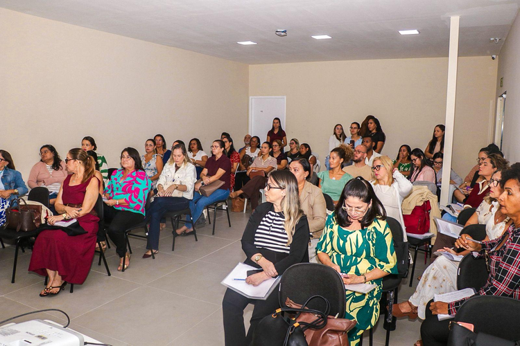 Prefeitura capacita novos psicólogos e assistentes sociais para fortalecer atendimento à população