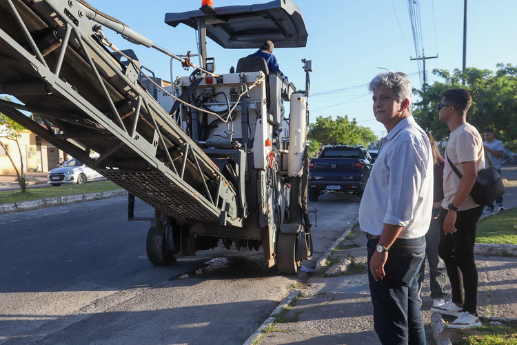 Prefeito Samuel autoriza início de obra de recapeamento na avenida principal da Piabeta