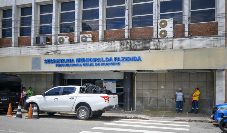 Procuradoria-Geral de Aracaju protocola recurso no TCE contra suspensão da compra de ônibus elétricos