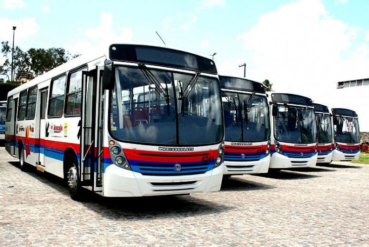 Ex-rodoviários do Grupo Progresso protestam por pagamento de rescisões em Aracaju