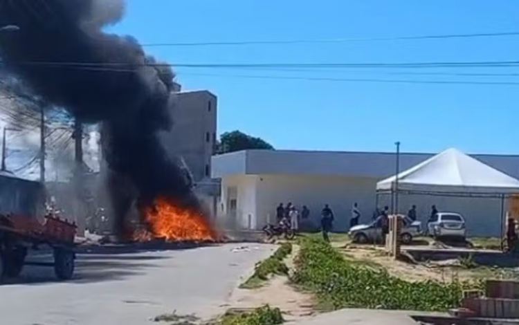 Moradores realizam protesto na Zona Sul de Aracaju