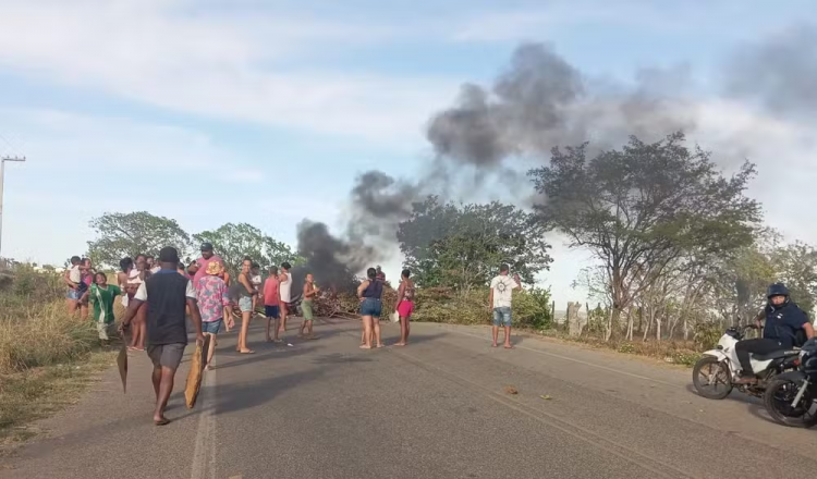 Moradores de Aquidabã protestam na rodovia SE-160 por falta d’água